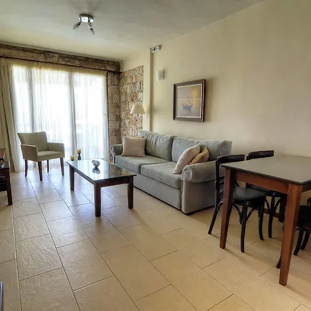 Enalio Hotel apartamentowy Lechaio