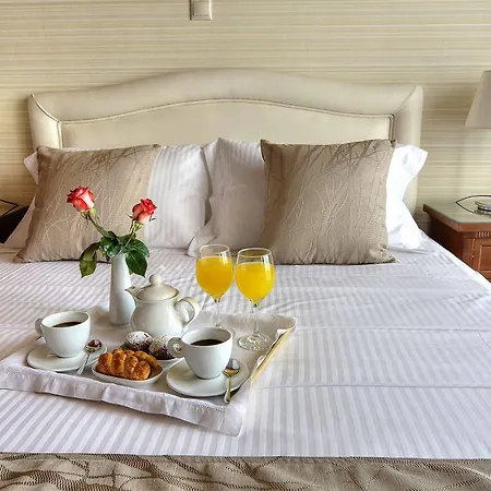 Enalio Hotel apartamentowy Lechaio