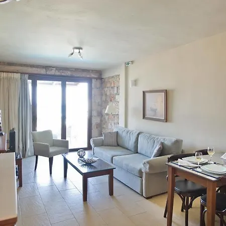 Enalio Hotel apartamentowy Lechaio