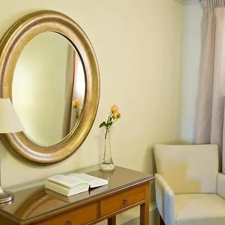 Enalio Hotel apartamentowy Lechaio