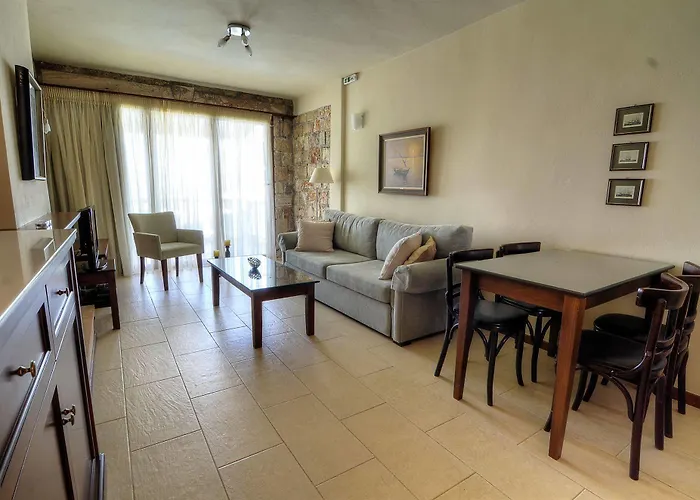 Enalio Apart Otel Lechaio